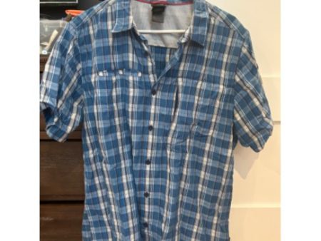 The North Face Short Sleeved Shirt Men s L Hot on Sale