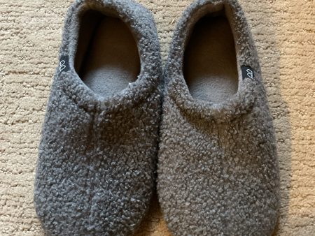 Camp Slippers Women s 7-8 Fashion