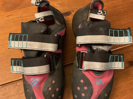 Five Ten Blackwing Climbing Shoes Women s 7.5 For Sale